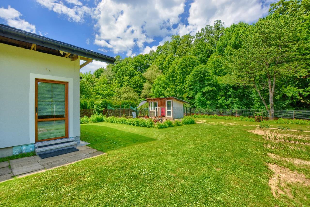 Ceglany Apartament Ustrzyki Dolne Exterior photo